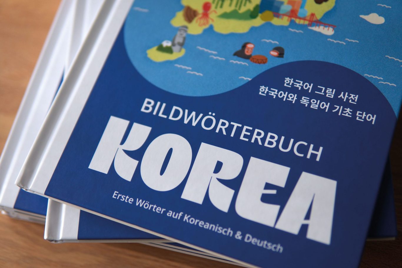 Ein buntes Bild mit einem koreanischen Bildwörterbuch für Kinder